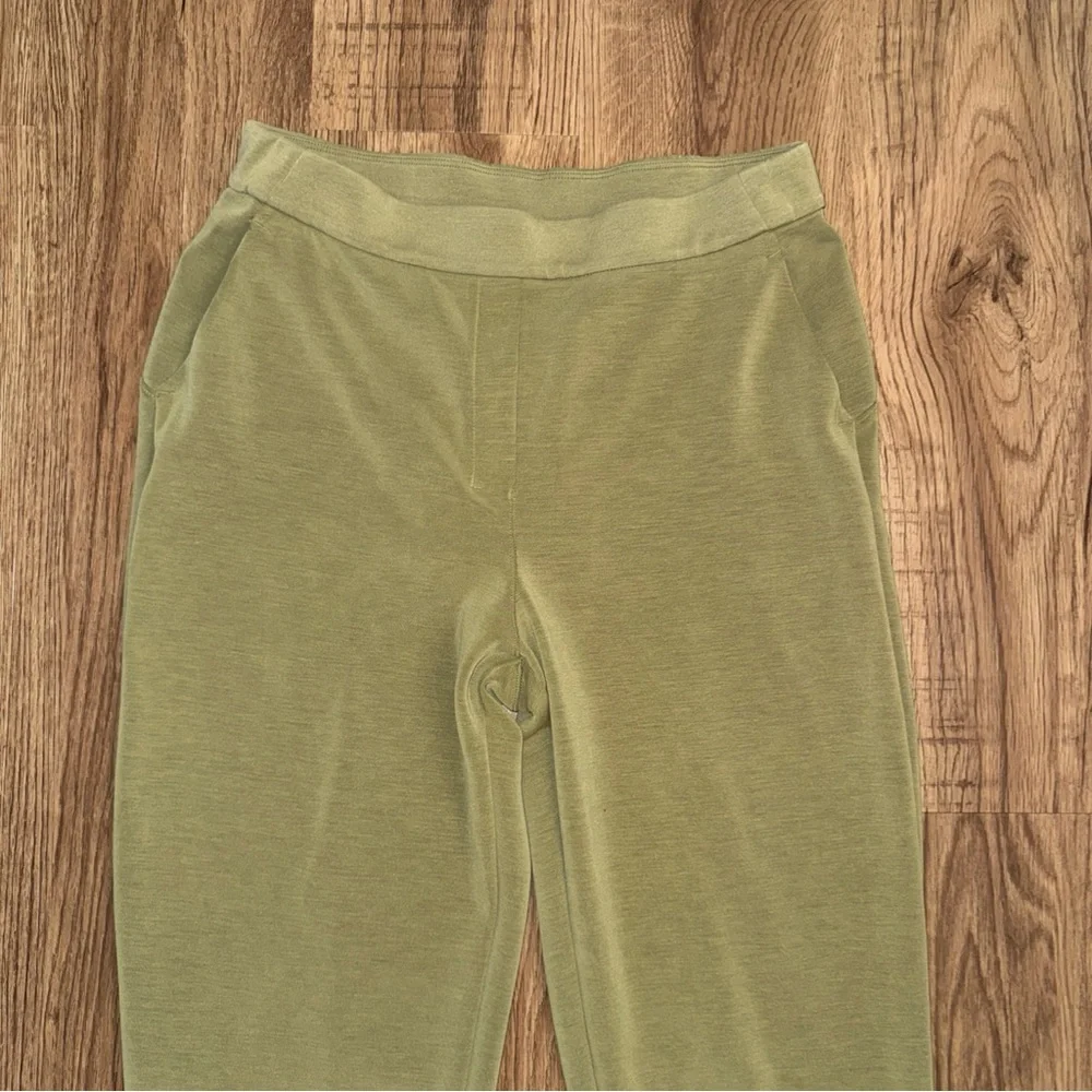 Lululemon Softstreme Relaxed HR Pant Size 10 BRZG Bronze Green Jogger